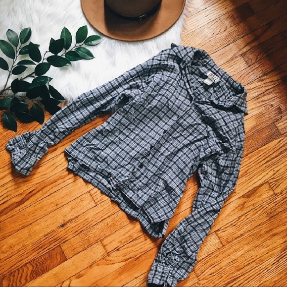 Tops - Perfect for Fall!  Gray/Blue Flannel Shirt